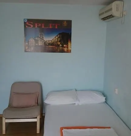 Edith Apartment